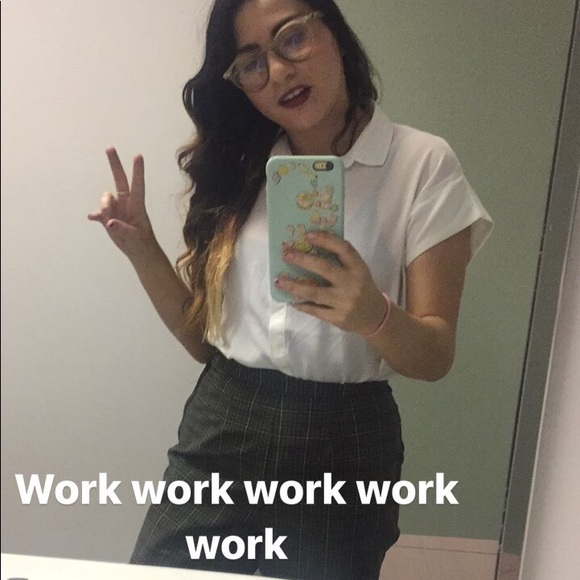 Meet your Posher, Cassie - Picture 5 of 5